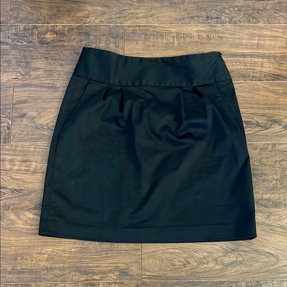 Elegant Black Skirt - Picture 1 of 8